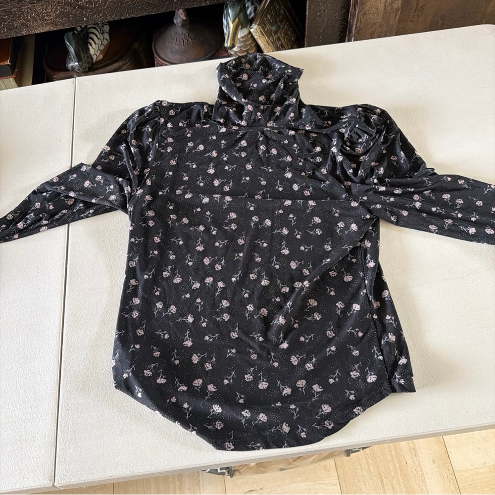 Floral Black Long Sleeve Top 3/4 sleeve turtleneck